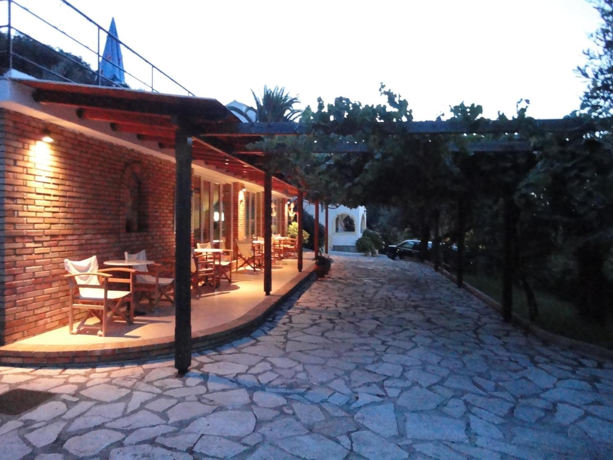 Dionysos Apartments Apraos Eksteriør bilde