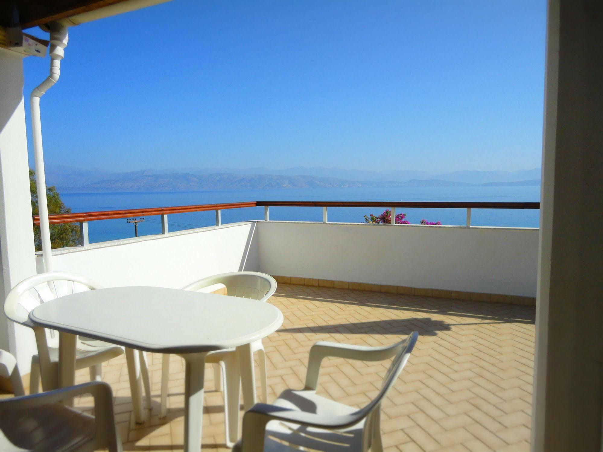 Dionysos Apartments Apraos Eksteriør bilde