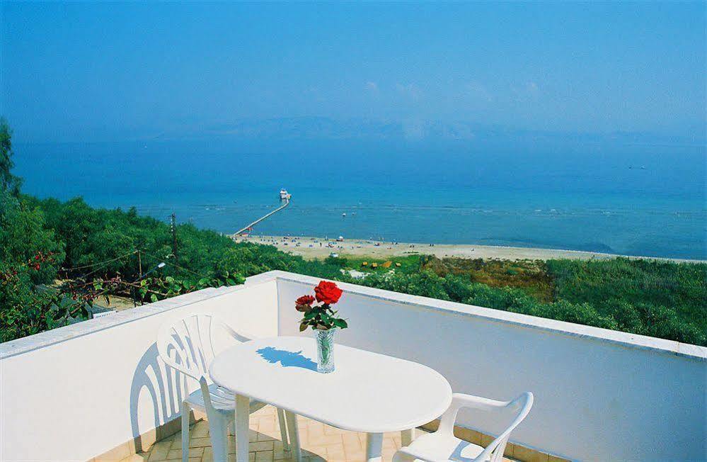 Dionysos Apartments Apraos Eksteriør bilde